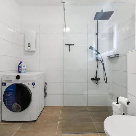 Lägenhet Vlnful2 Premium-apartment Mit Balkon Und Parkplatz